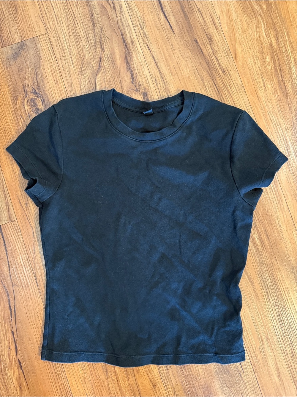 Uniqlo Women’s Short Sleeve Black Crew Tee